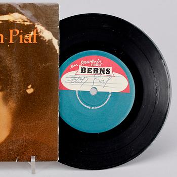 VINYL MED AUTOGRAF, Edith Piaf, egenhändigt signerad, 1950-tal.