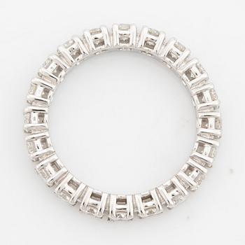 Ring helallians med briljantslipade diamanter, med HRD certifikat.