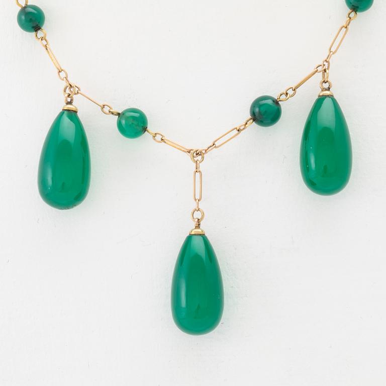 Halsband 18K guld med droppslipade agater.