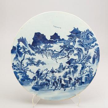 A round porcelain placque, Qing dynasty, 19th Century.