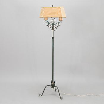 A 1930s floor light, presumably Taidetakomo Antti Hakkarainen, Helsinki 1930-luku.