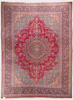 A Keshan carpet, circa 396x293 cm.