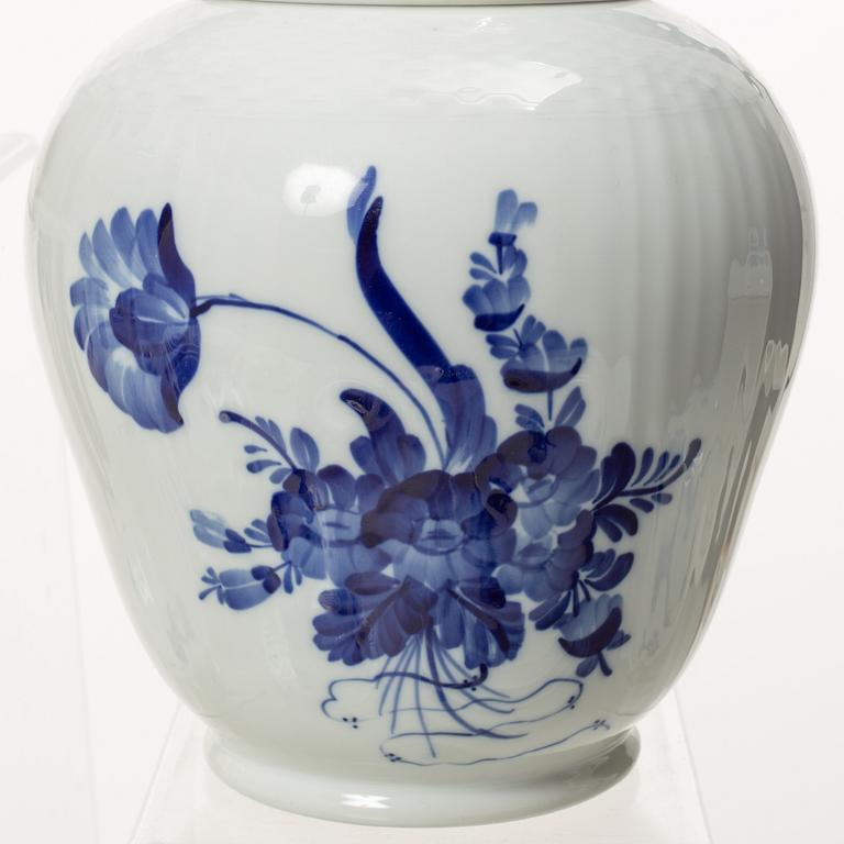 Royal Copenhagen, Dinner service, 77 pieces, Blå blomst.