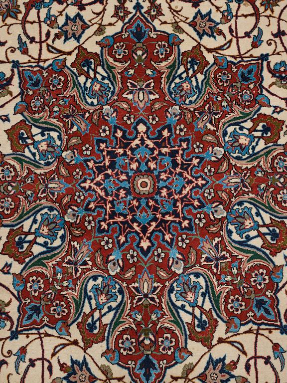 MATTA, Old Isfahan, part silk, ca 327 x 209 cm.