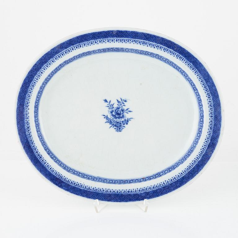 A blue and white oval tureen with cover and stand, Qing dynasty, circa 1800.