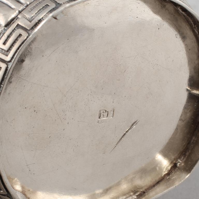 GRÄDDKANNA, silver, empire, 1800-talets första hälft. Vikt 89 g.