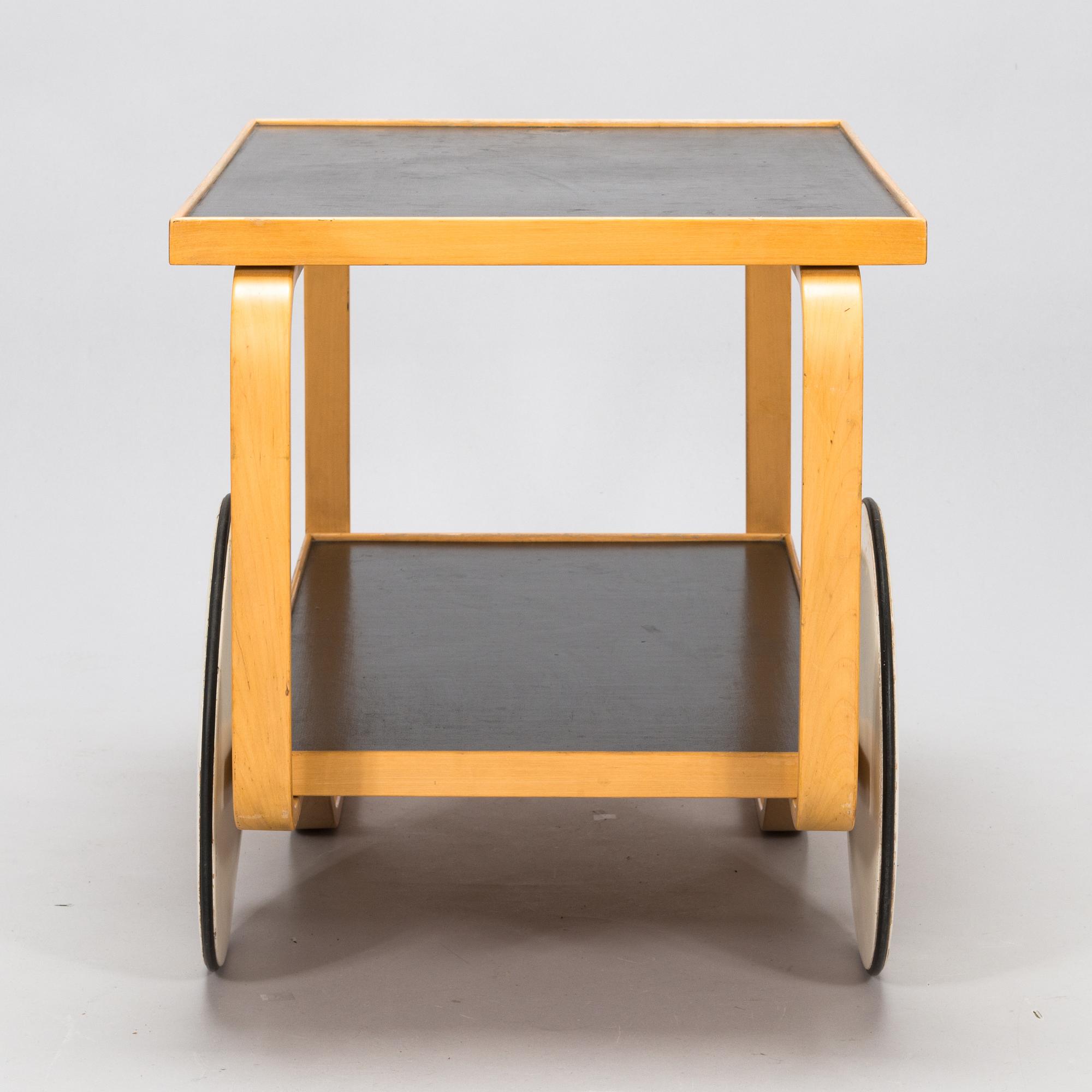 Alvar Aalto, tarjoiluvaunu malli 98, O.Y. Huonekalu-ja Rakennustyötehdas A.B. 1900-luvun puoliväli.