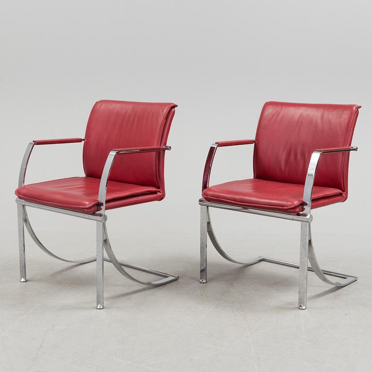 A pair of crome and leather 1970/80s armchairs.