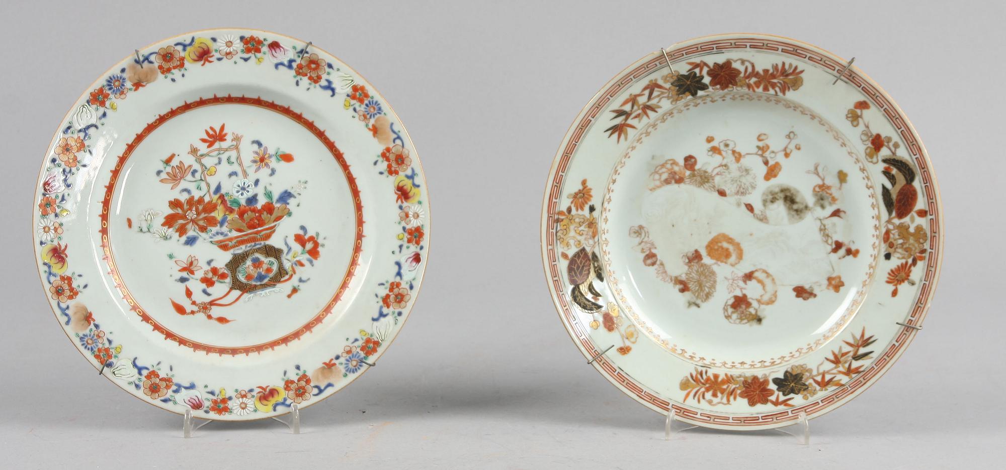 TALLRIKAR, 2 st, porslin, Kina, 1700-tal.