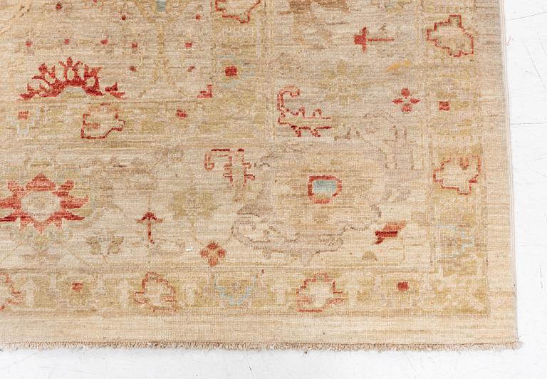 Carpet, Ziegler design, approx. 250 x 308 cm.