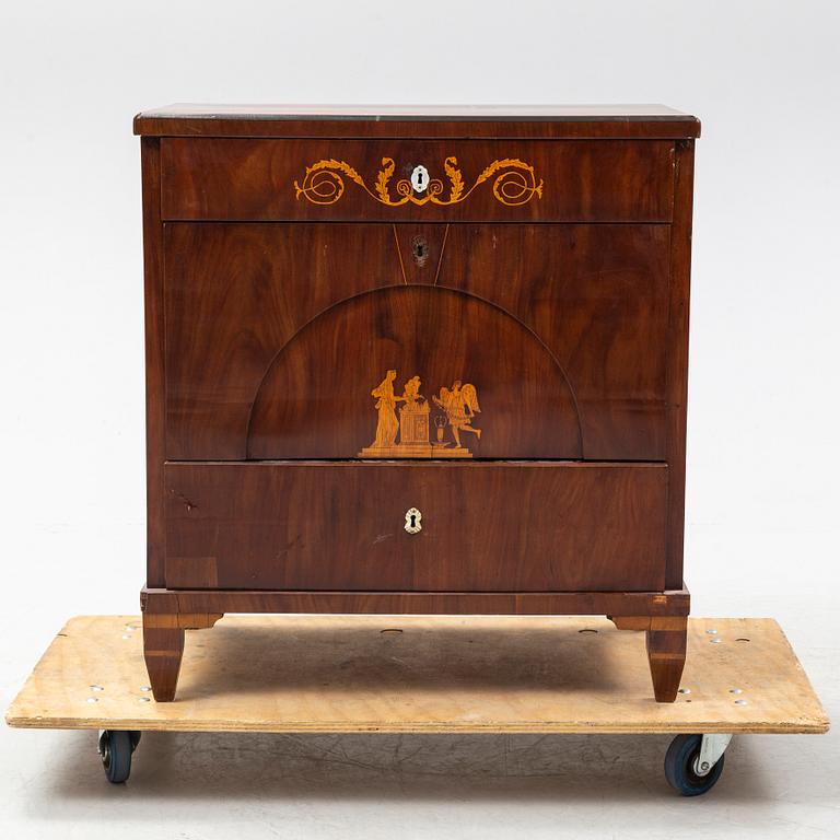 Byrå, Empire, Danmark, tidigt 1800-tal.