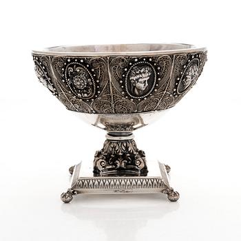 Skål på fot, silver, Spanien, efter 1934.