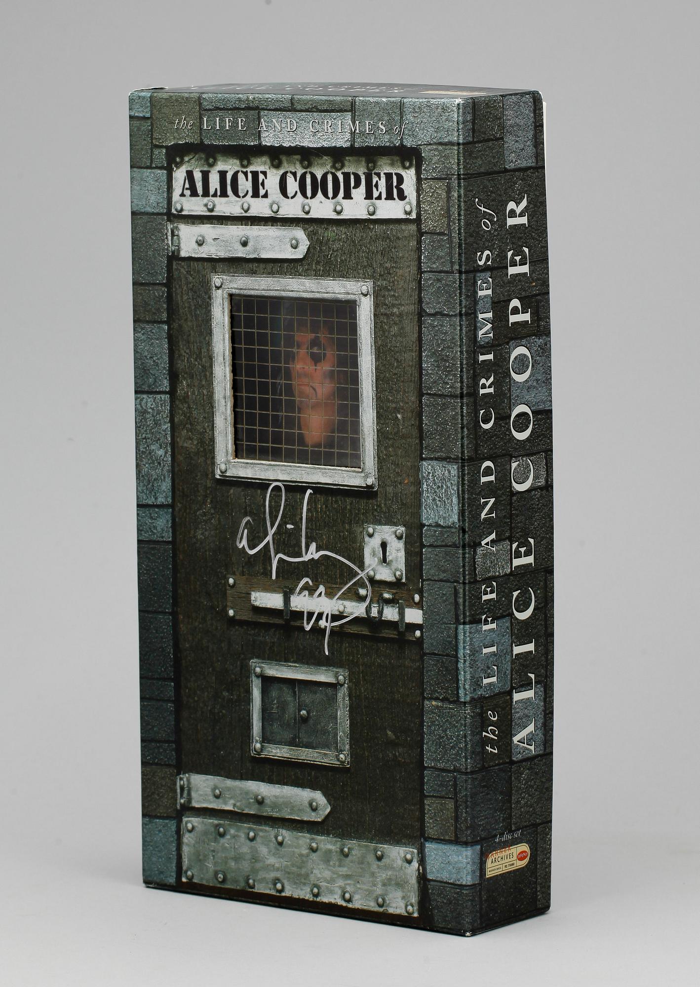 ALICE COOPER, samlarbox, "The lives and Crimes of Alice Cooper", 1999, signerad.