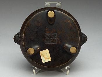 A bronze tripod censer, Qing dynasty (1644-1912), with Xuande six character mark.