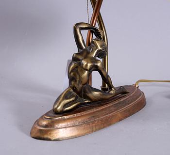 BORDSLAMPA, Art decostil, 1900-talets andra hälft.