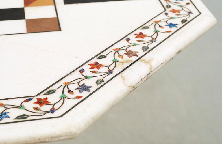 BORDSSKIVA, sk Pietra Dura, 1900-talets andra hälft.