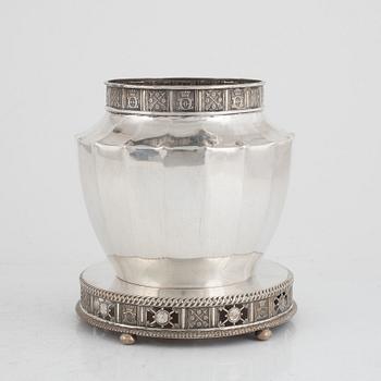 A Swedish Silver Vase with Stand, mark of CG Hallberg, Stockholm 1925.