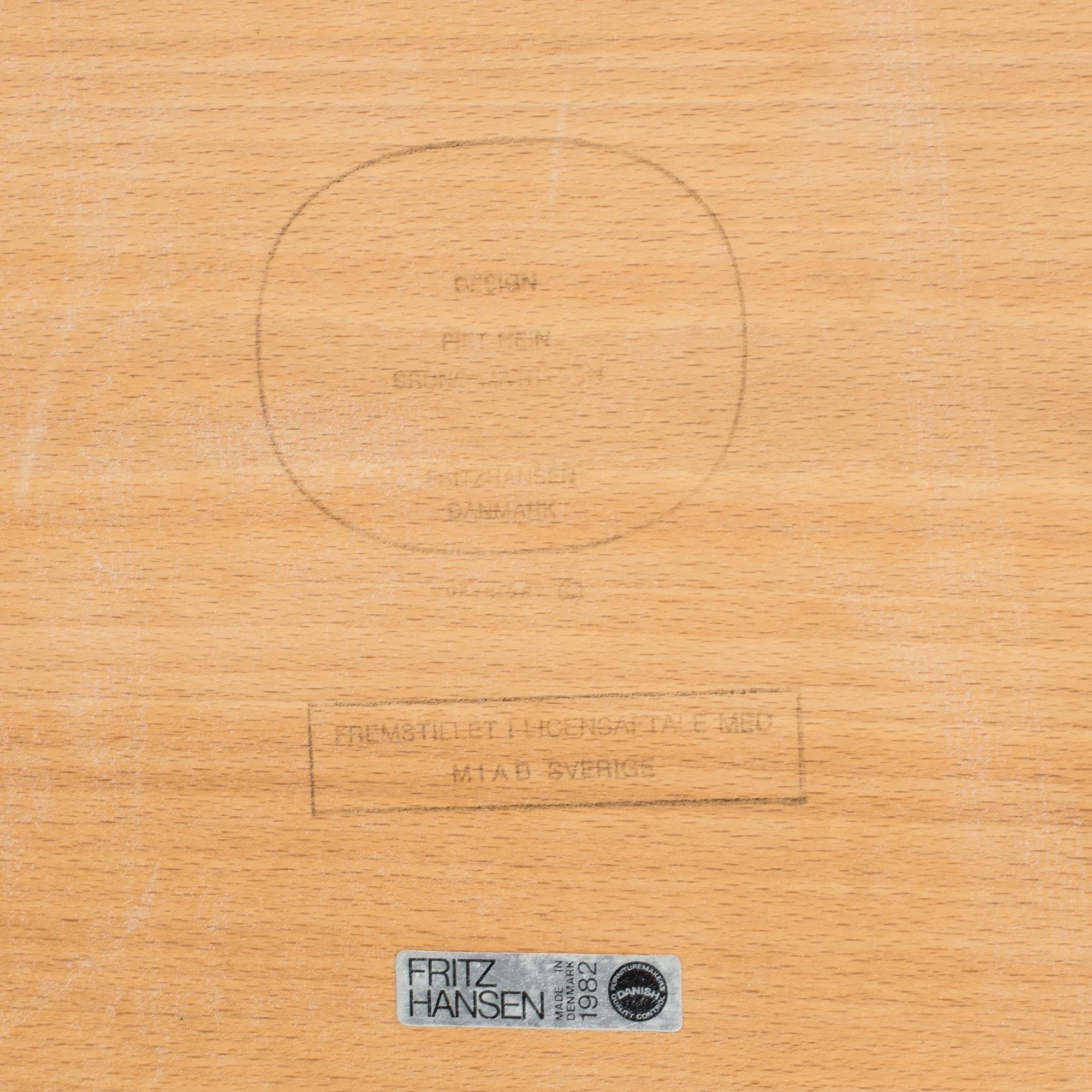 A 'SUPERCIRKEL' COFFEE TABLE DESIGNED BY BRUNO MATHSSON & PIET HEIN, Fritz Hansen, 1982.