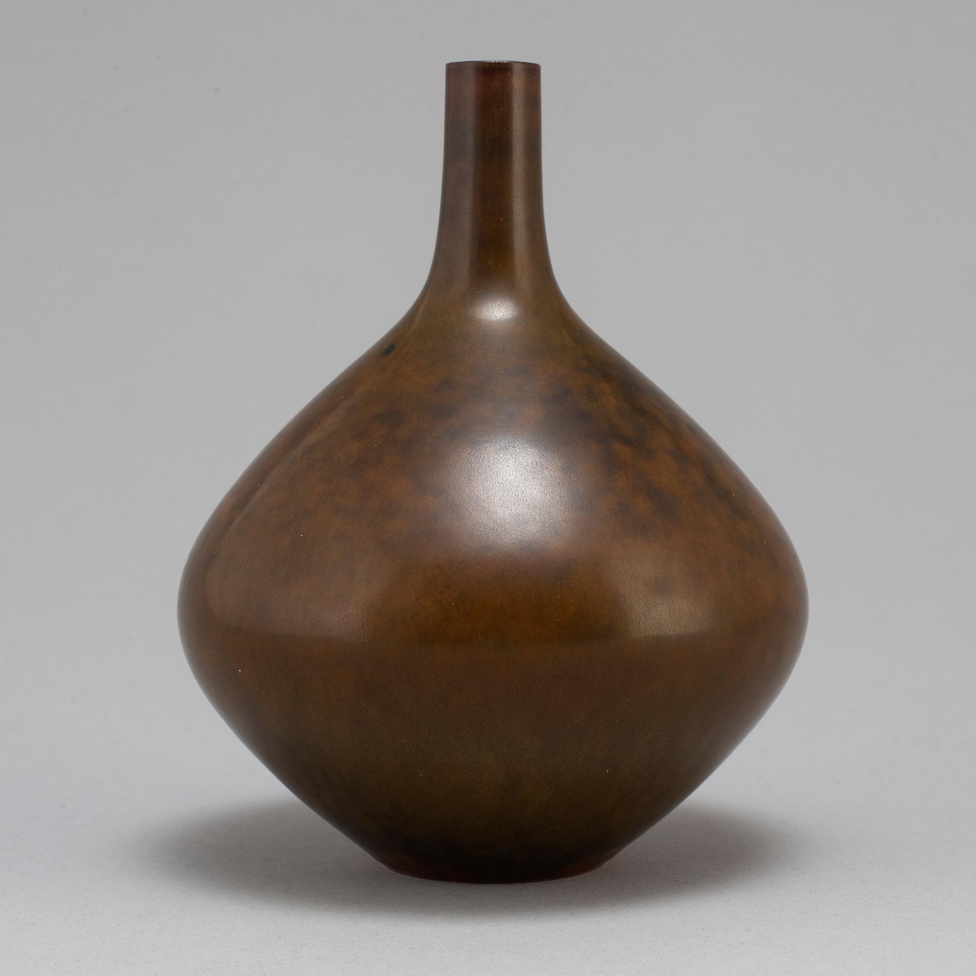 CARL-HARRY STÅLHANE, a unique stoneware vase, Rörstrand 1952.