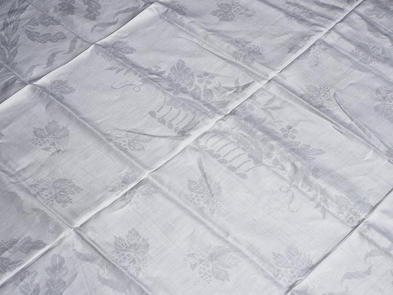 Teduk, linnedamast, "Lilla blomsterkorgen", ca 143,5 x 144 cm.
