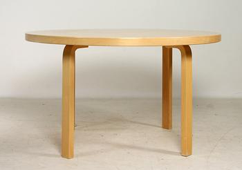 MATBORD, "91", samt FYRA STOLAR, "66", Alvar Aalto.