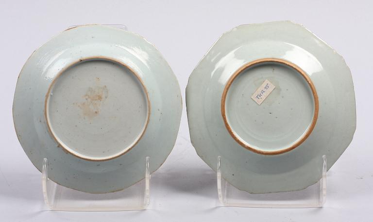 ASSIETTER, 2 st, porslin, Qianlong, Kina, 1700-tal.