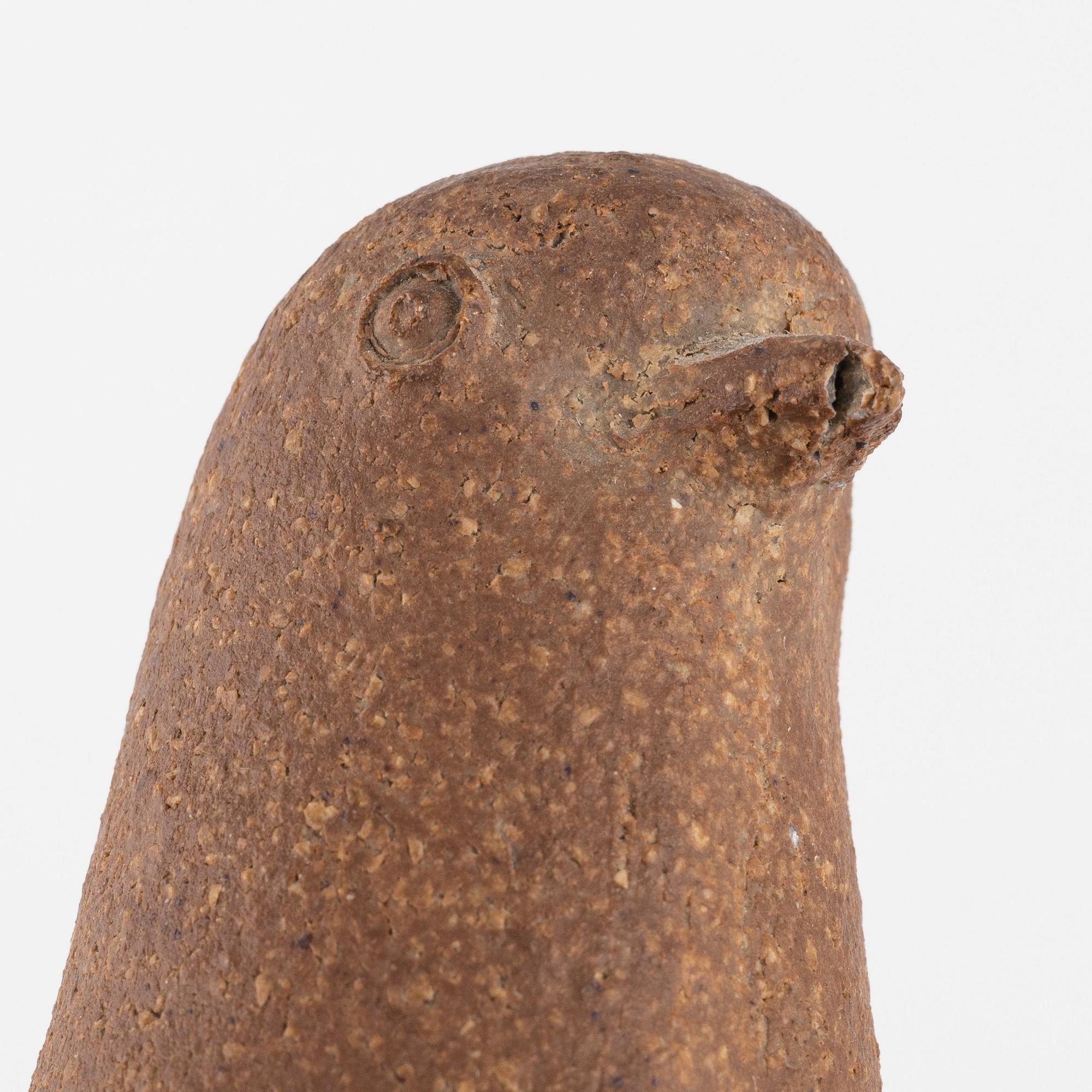 Tyra Lundgren, a stoneware sculpture of a pigeon.