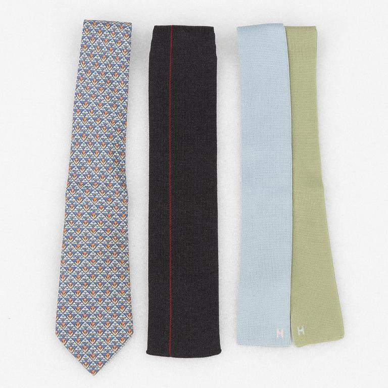 Hermès, 3 silk ties.