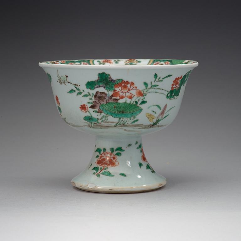A famille verte tazza, Qing dynasty, Kangxi (1662-1722).