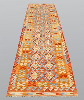 Gallerimatta, Kelim, ca 391 x 81 cm.