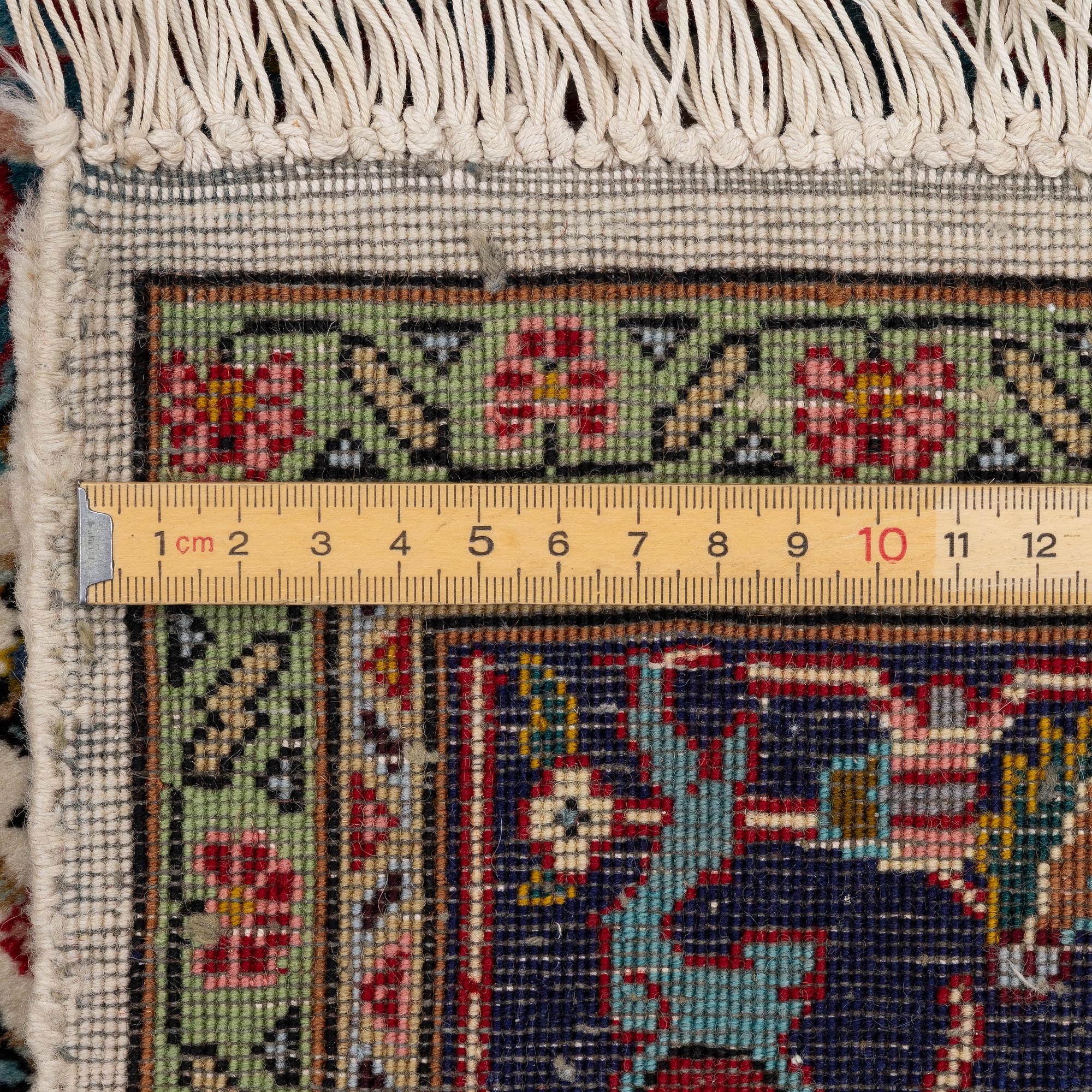 Carpet, Tabriz. ca 168 x 96 cm.