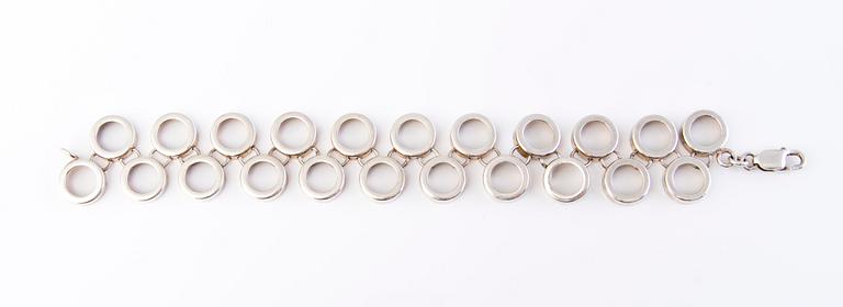 RIIPUS, RANNEKORU, SORMUS JA RINTANEULA, sterlinghopea ja kromidiopsidi, Kultateollisuus Ky Viljanen, Turku, 1974-75.