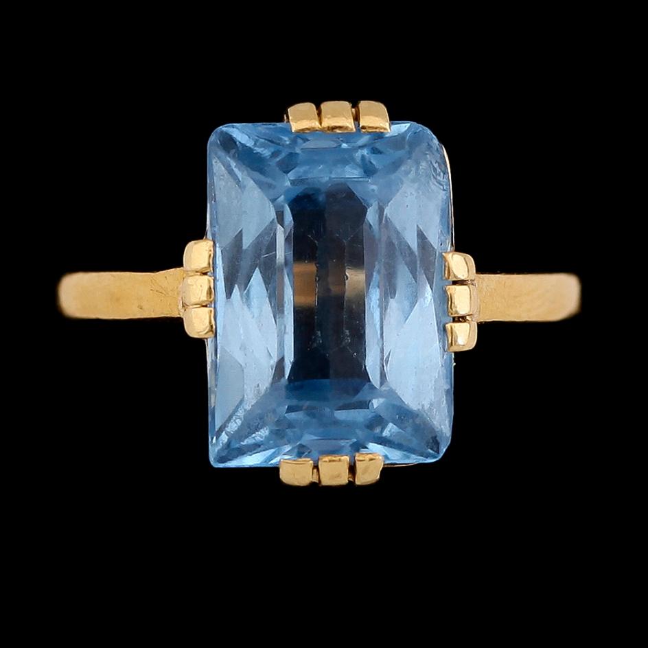 RING, 23K guld och akvamarin, Stockholm, otydlig årstämpel 1930. Total vikt ca 6 g.