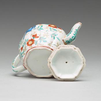 A 'Kakiemon' tea pot with cover, Qing dynasty, 18th Century.