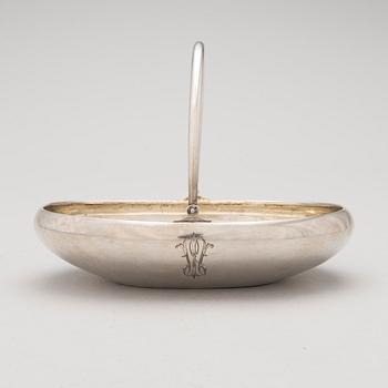 A bread basket in silver, assay master Yakov Nicholayevich Lyapunov Saint Petersburg (1898-1903) and mark of AM.