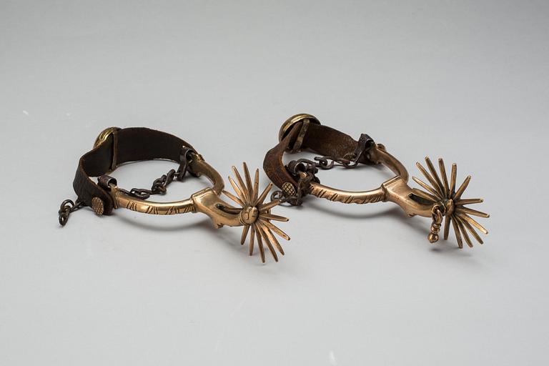 SPORRAR, ett par. Mässing.