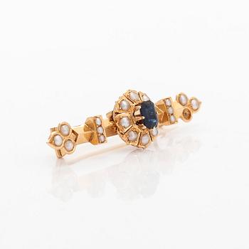 Brooch, approx. 17K gold, with seed pearls and a sapphire.