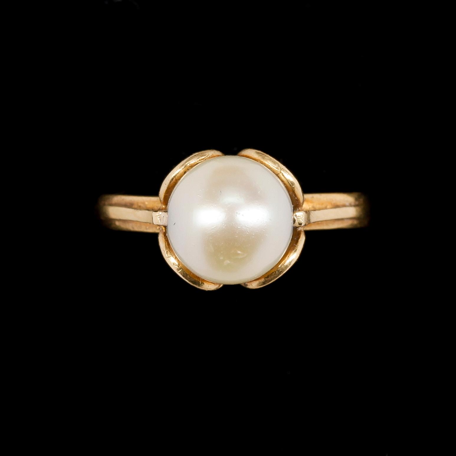 RINGAR, 3 st, 18k guld, bl a bergkristall och pärlor, 1930-48. Tot ca 12 gr.