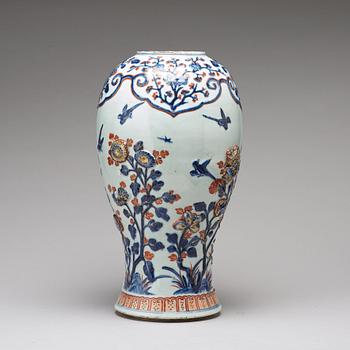 A large imari vase, Qing dynasty, Kangxi (1662-1722).