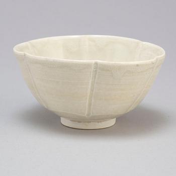 A glazed lotus-shaped bowl, Yuan/Ming dynasty.