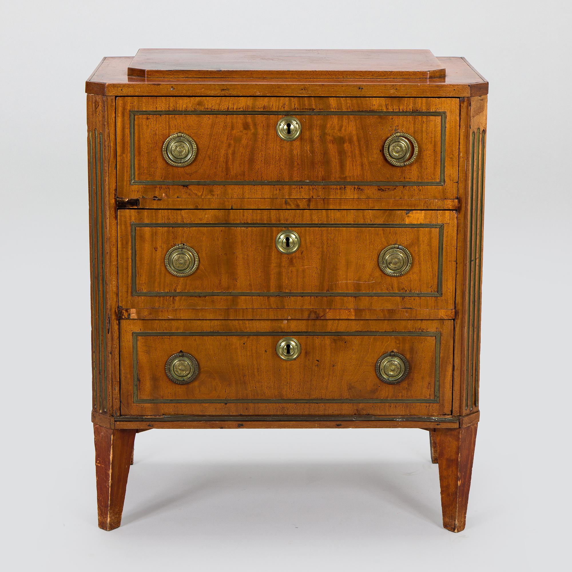 Chest of drawers, late Gustavian, early 19th century, with parts from the early 20th century.