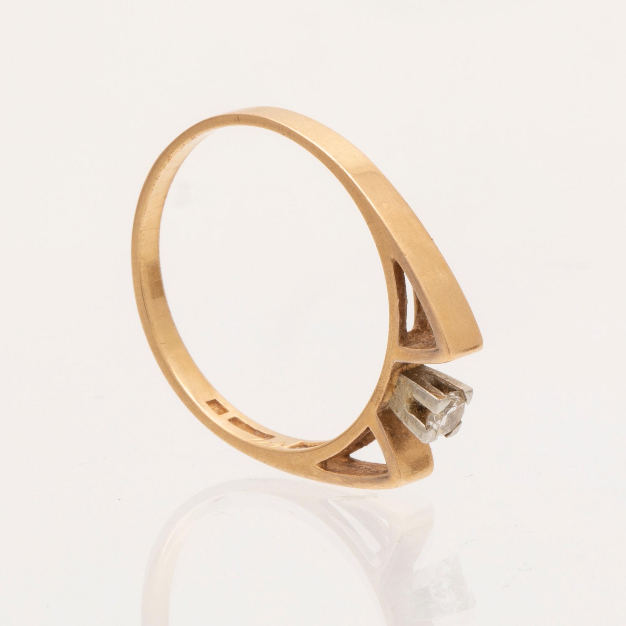 Ring 18K vitt och rött guld samt briljantslipad diamant.