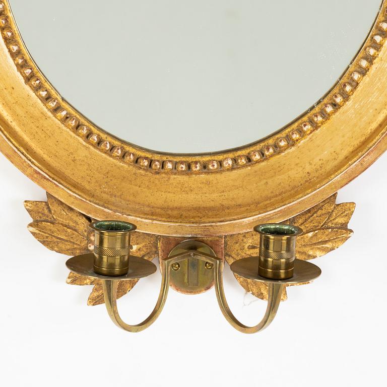 Spegellampetter, ett par, för två ljus, av förgyllare JP Larsson, Gustaviansk stil, 1900-tal.