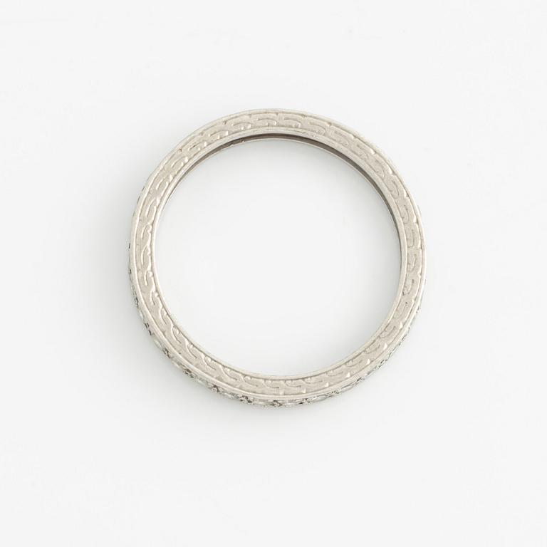 Ring, full eternity white gold with octagon-cut diamonds.