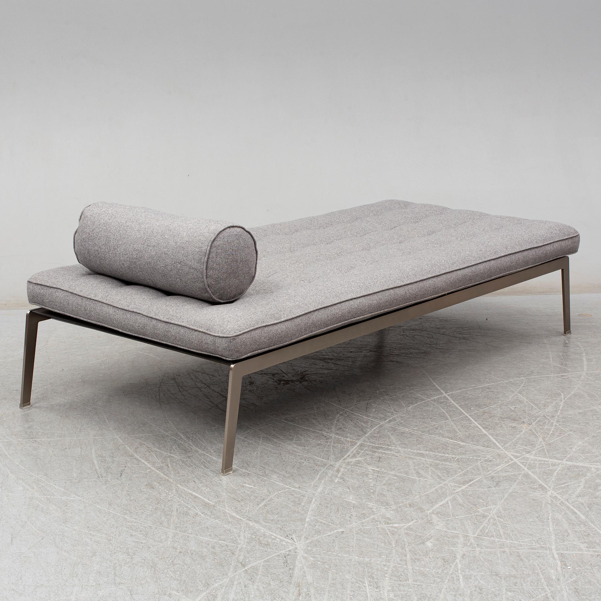 A 21st century Antonio Citterio "Magi" daybed by Flexform.