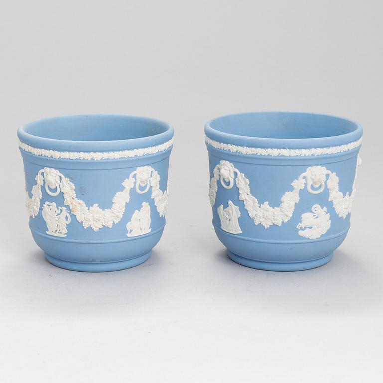 WEDGWOOD, Jasperware, 30 delar, England 1900-talets andra hälft.