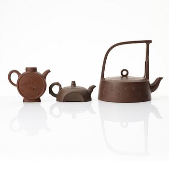 A group of three Chinese yixing teapots, 1980s.