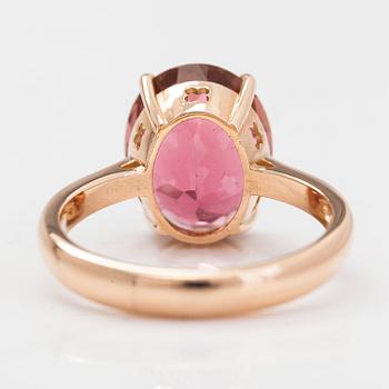 A 14K gold ring, set with an oval tourmaline.