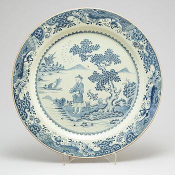 A large blue and white figural serving dish, Qing dynasty, Qianlong (1736-95).