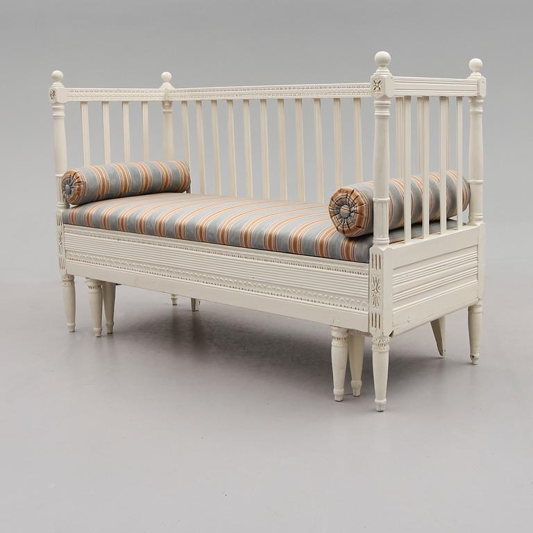 SOFFA, sengustaviansk, omkring år 1800.